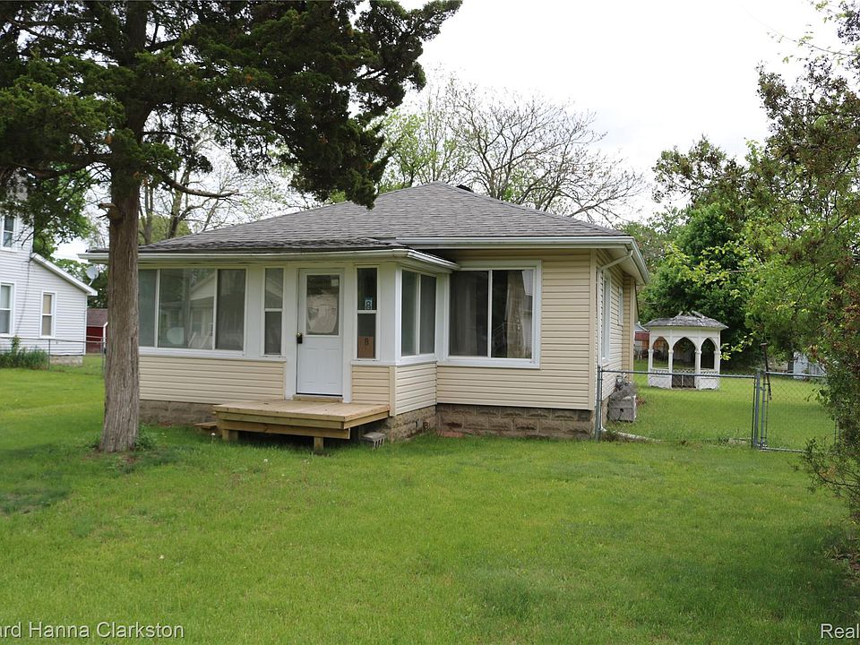 1st image of 8 Maple St