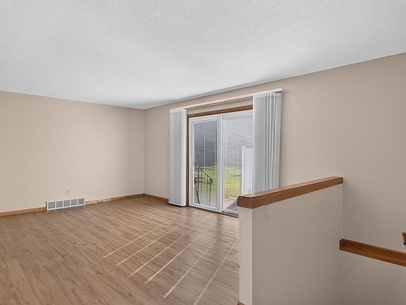 4th image of 1422 Pheasant Ridge Dr