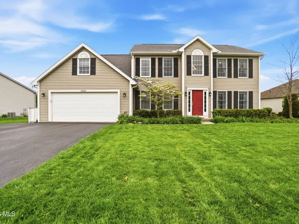 25039 Saddle Horn Dr, Perrysburg, OH 43551