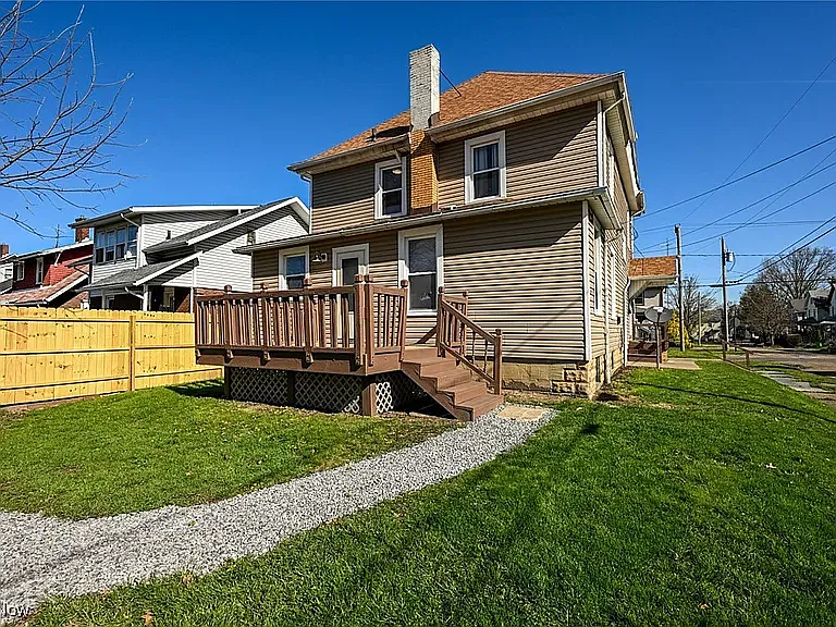204 W Summit St — Photo 9