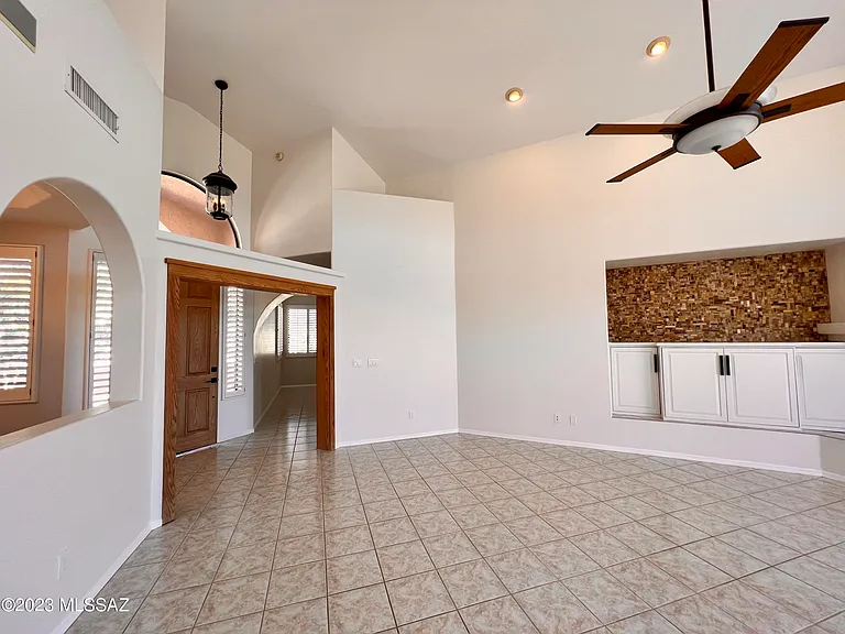 10123 N Alder Spring Dr — Photo 2
