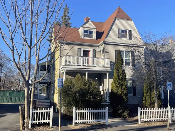 16 Dayton St APT 3, Worcester, MA 01609