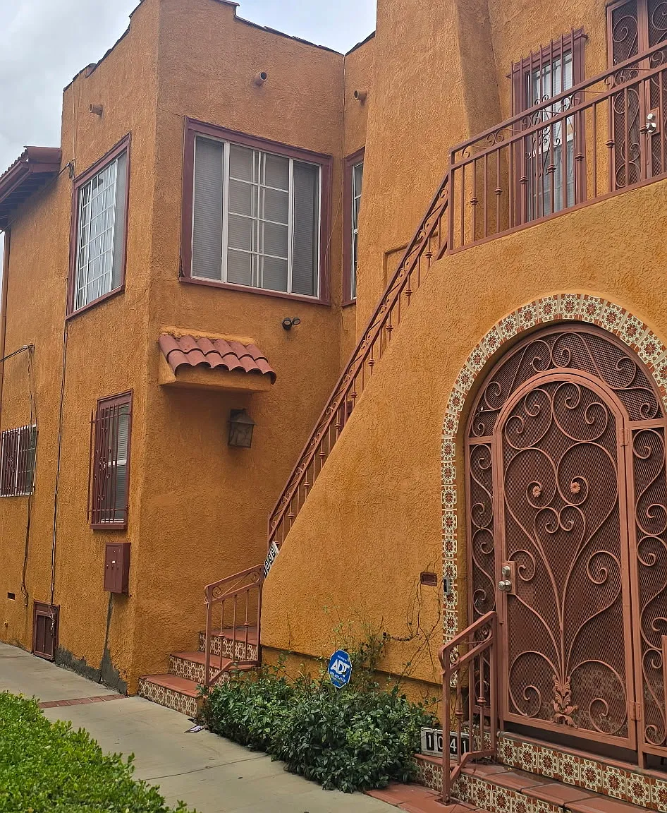 2 bed, 1100 sqft, $2,500 — Photo 2