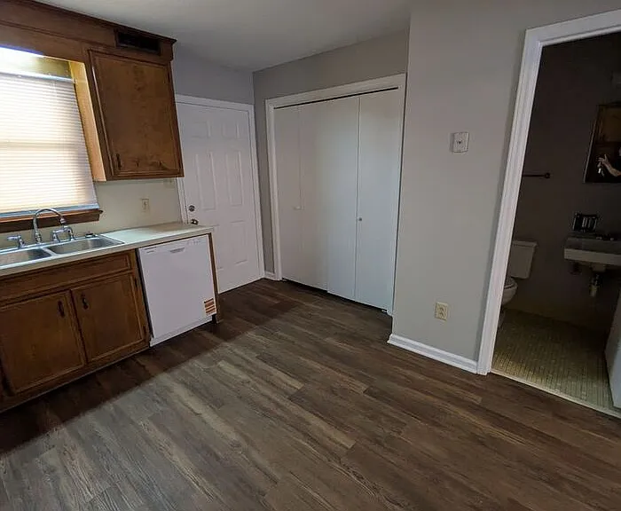 925 12th Street Pl NE — Photo 3