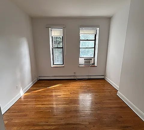 3rd image of 445 17th St APT 3