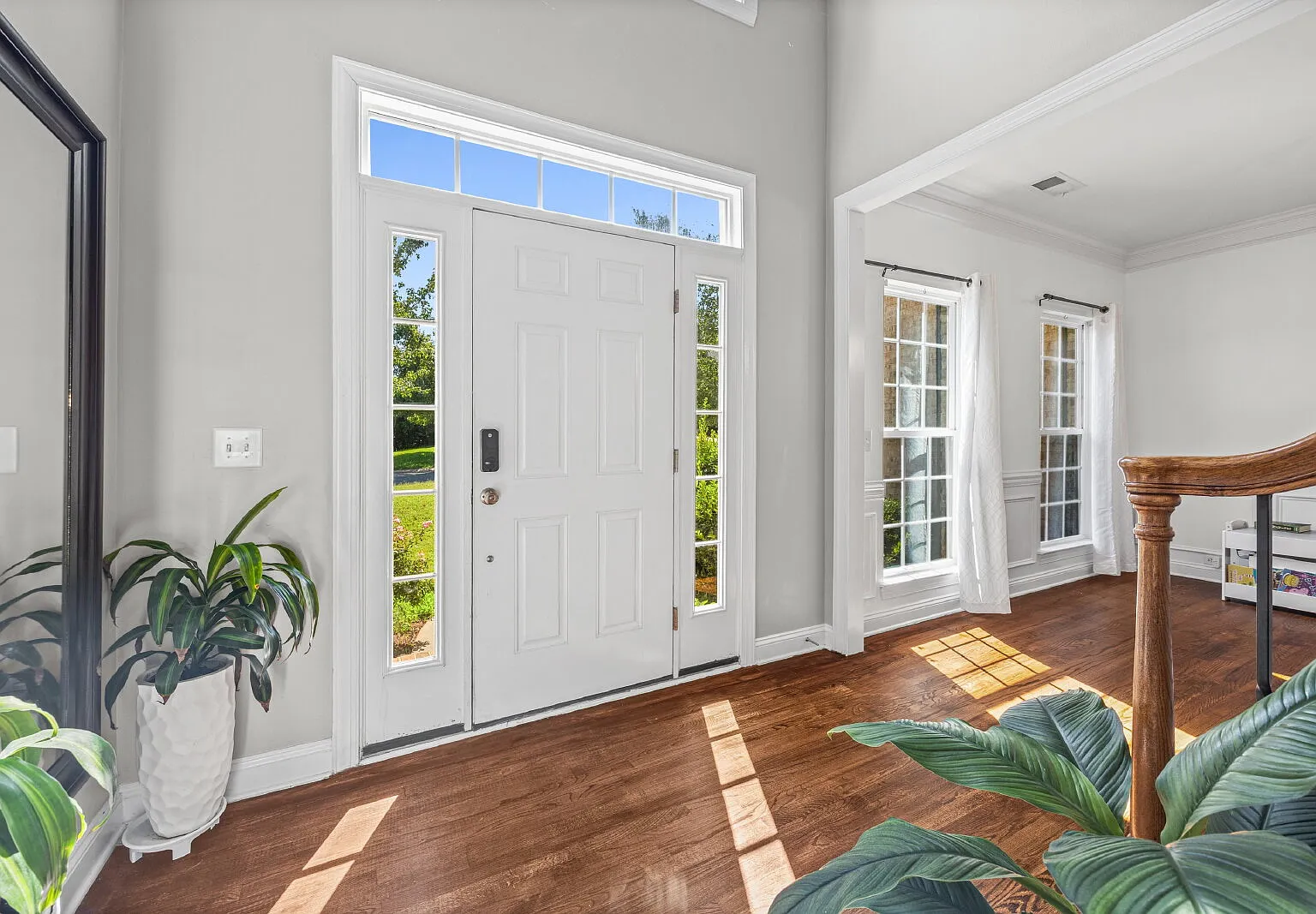 5 bed, 5.0 bath, 5665 sqft, $4,000 — Photo 3