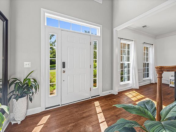 3rd image of 415 Fischer Rd