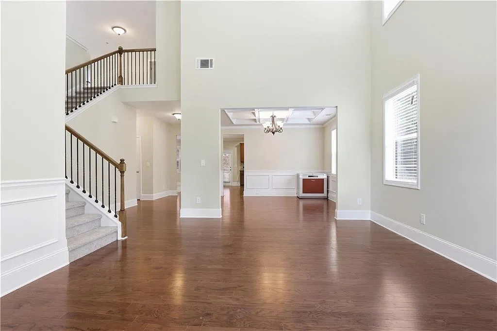 5 bed, 4.0 bath, 3729 sqft, $3,499 — Photo 3