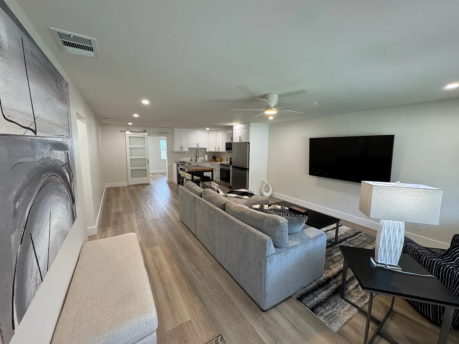 3 bed, 1200 sqft, $2,400 — Photo 3