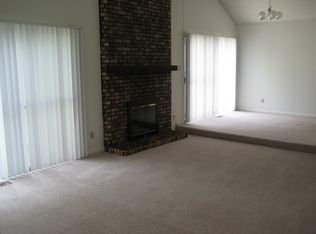 31 Colony West Dr, Champaign, IL