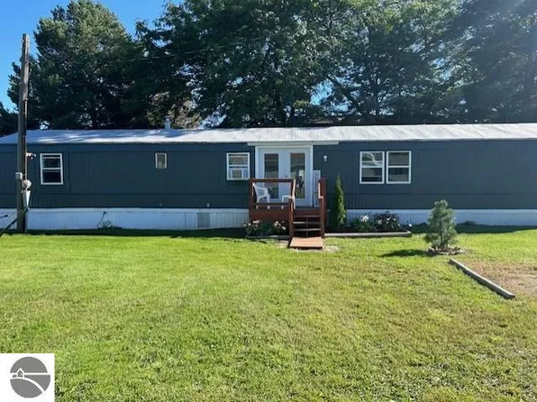 209 S Sterling St, Ashley, MI 48806