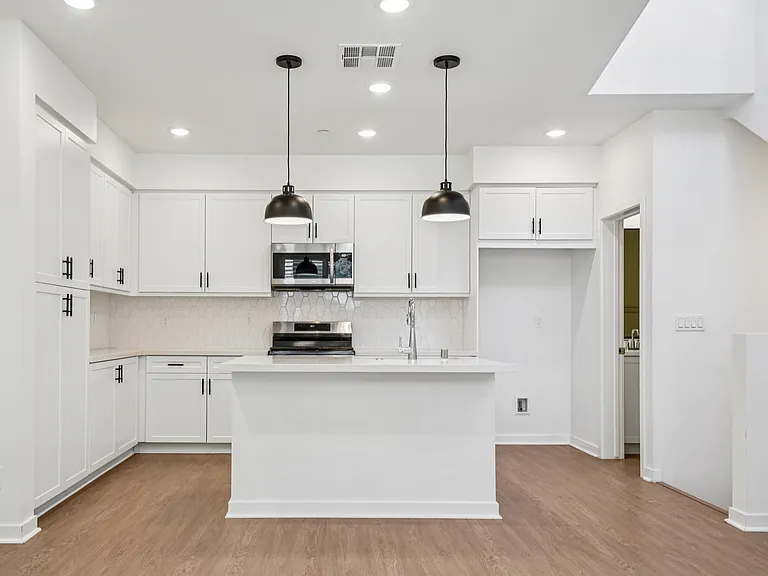 11048 Luminate Dr — Photo 2