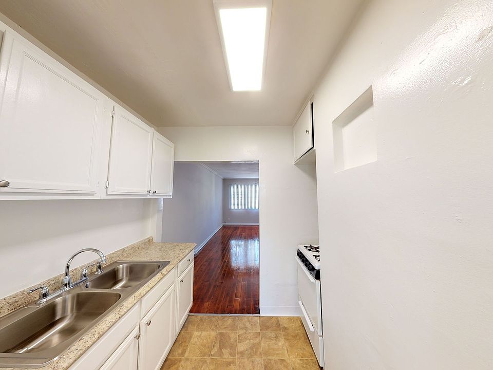 1st image of 3611 W Adams Blvd #3