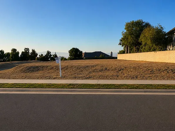 6831 Sycamore Ln, Palmdale, CA 93551