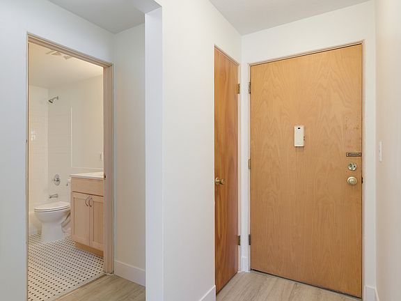 3rd image of 1800 Fremont Ave N #3