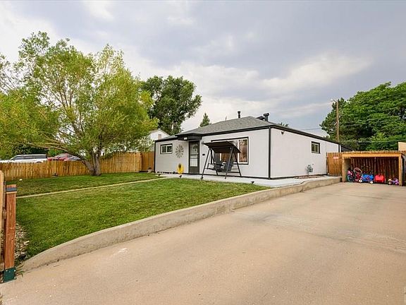 3rd image of 2581 Camellia St