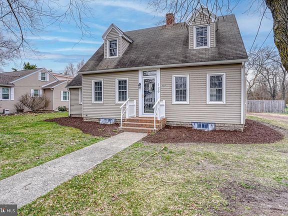 2nd image of 129 Laurel Rd