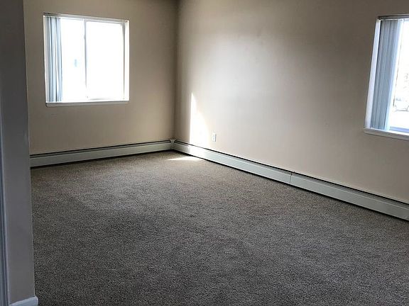 5th image of 106 Cottonwood Ave N #108