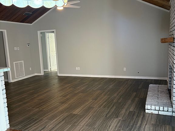 3rd image of 602 Pine Cone Dr