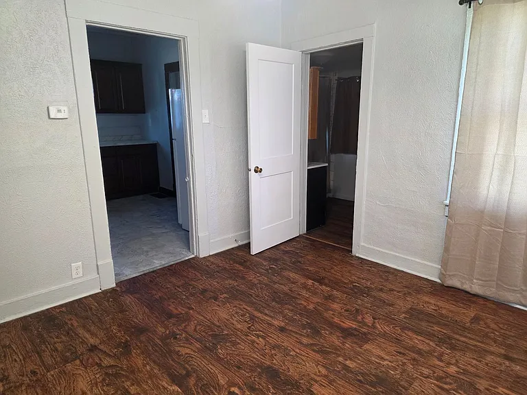 2203 Smith St — Photo 12
