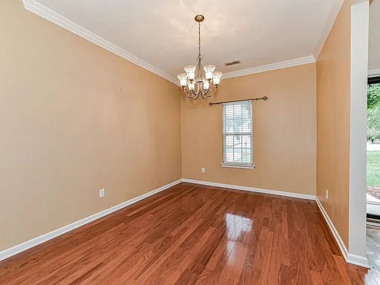 17201 Commons Crossing Dr — Photo 2
