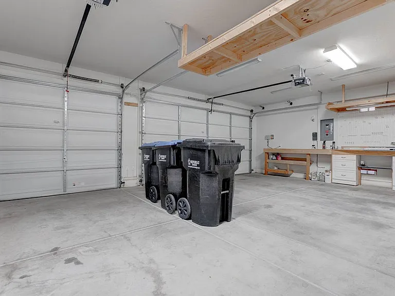 2589 Chateau Clermont St — Photo 45