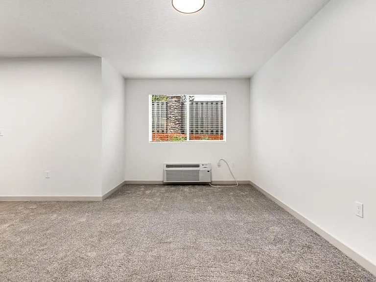 110 SW 7th St — Photo 11
