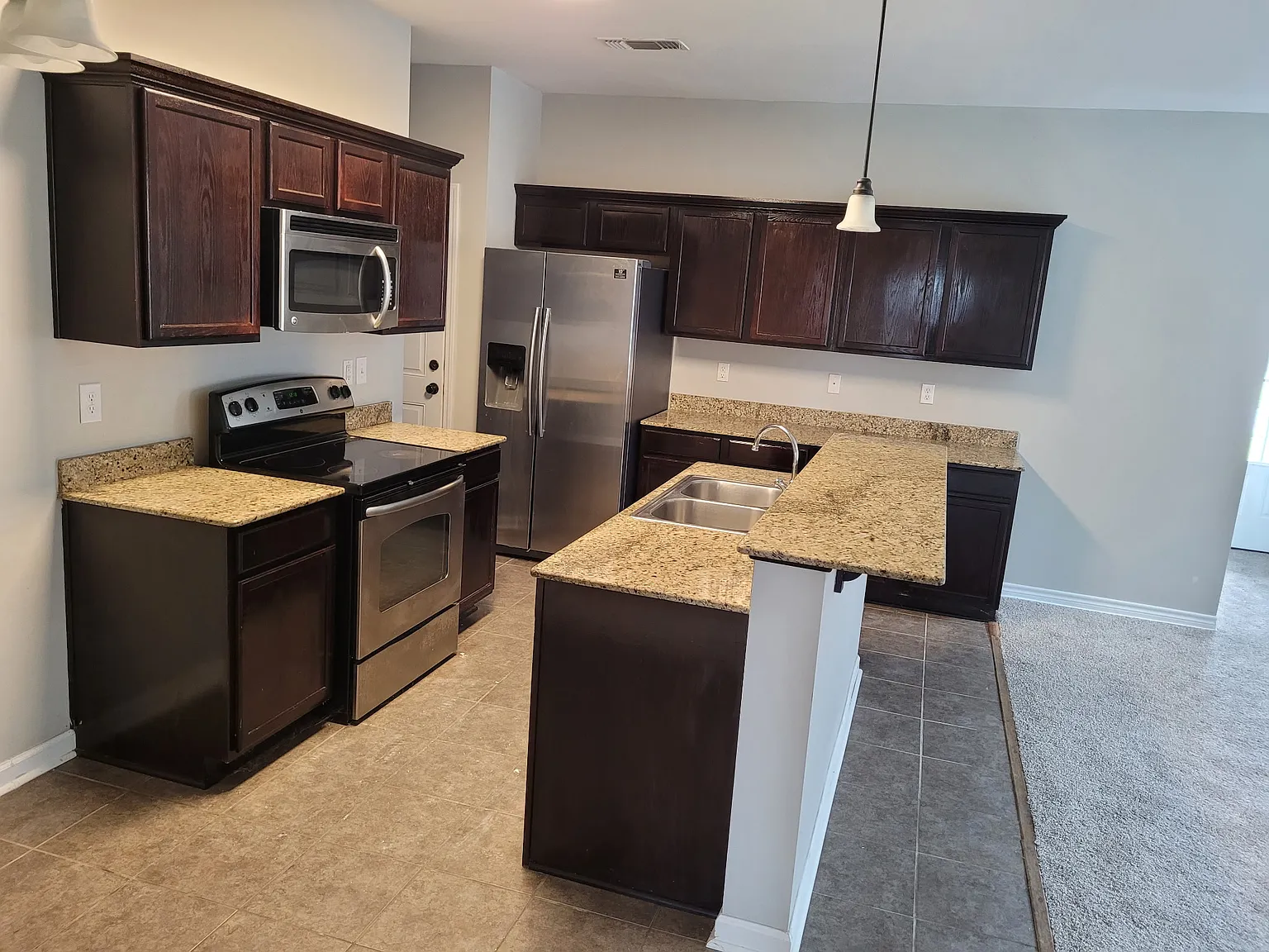 3 bed, 1371 sqft, $1,600 — Photo 3