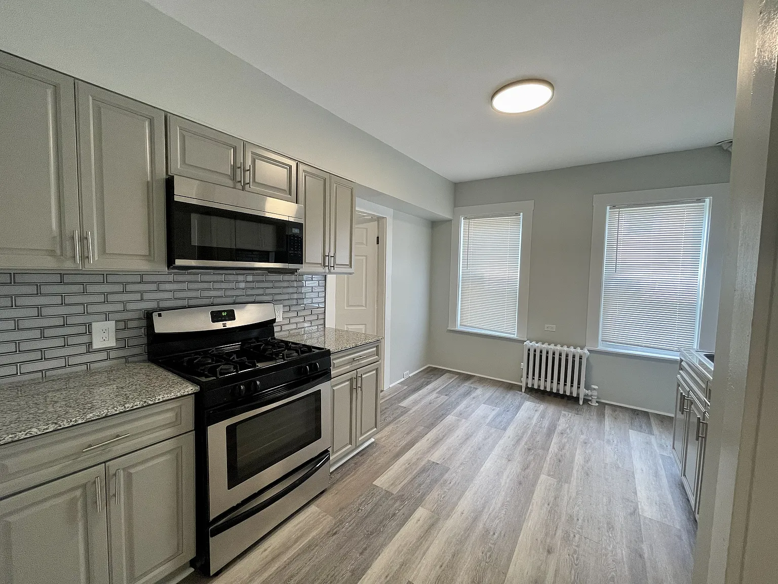 2 bed, 1000 sqft, $2,700 — Photo 2