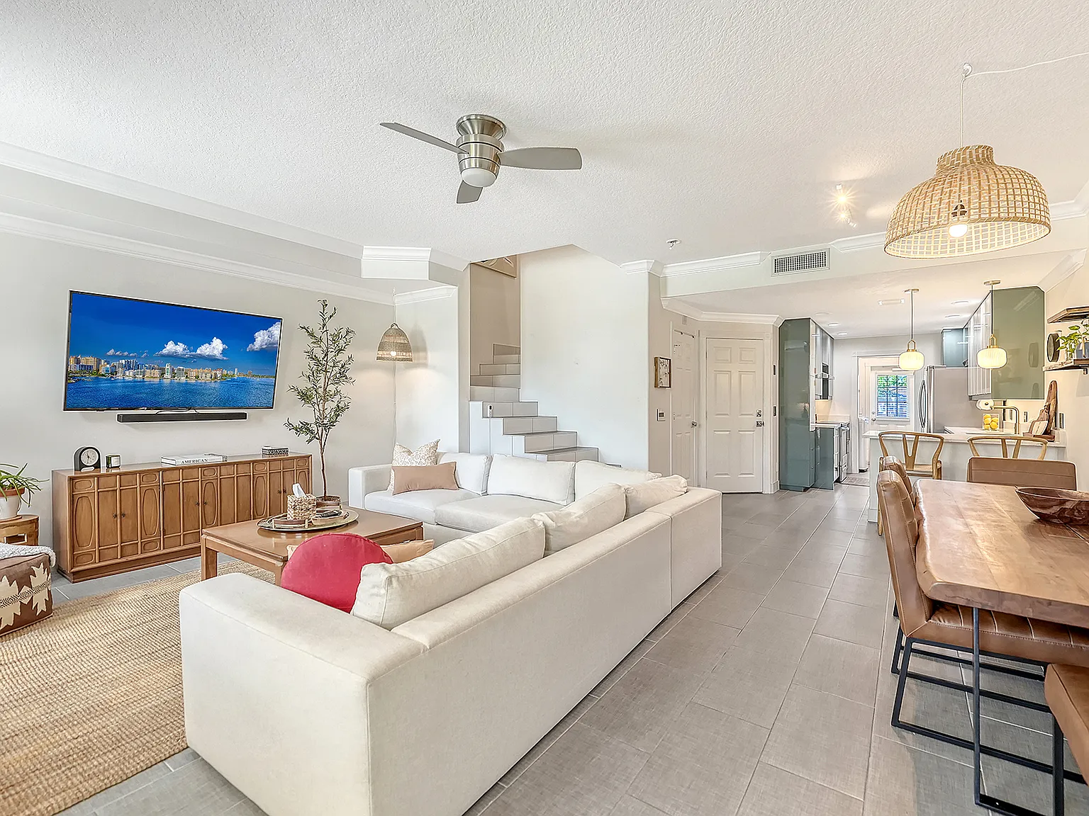 3 bed, 2.5 bath, 1660 sqft, $2,800 — Photo 3