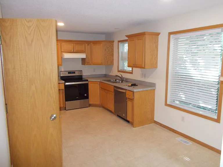 1020 Stinson St — Photo 14