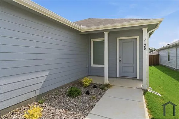 4 bed, 1720 sqft, $2,500 — Photo 3