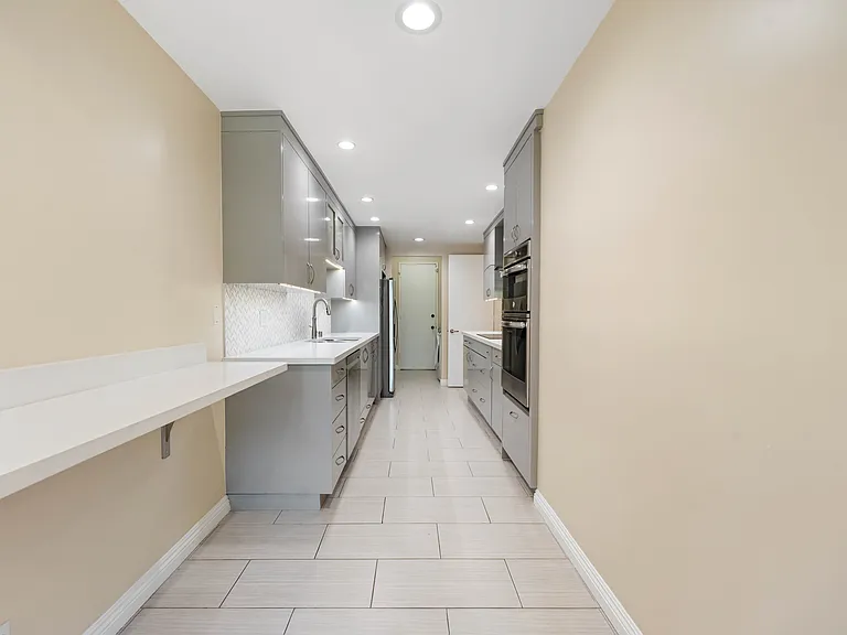 5340 Yarmouth Ave #108 — Photo 6