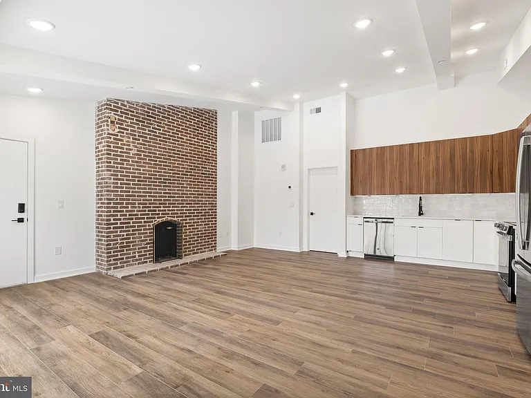 1602 Locust St #4-401 — Photo 25