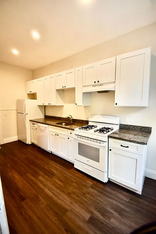 1 bed, 1.0 bath, 2223 sqft, $2,150 — Photo 2