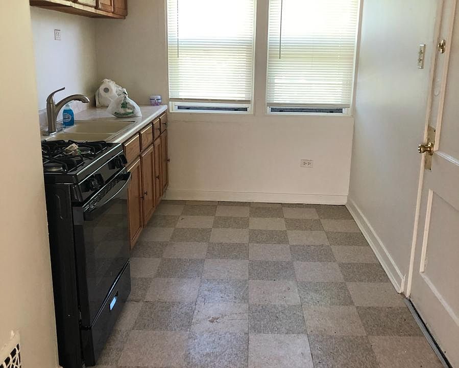 1st image of 3721 S Michigan Ave #2