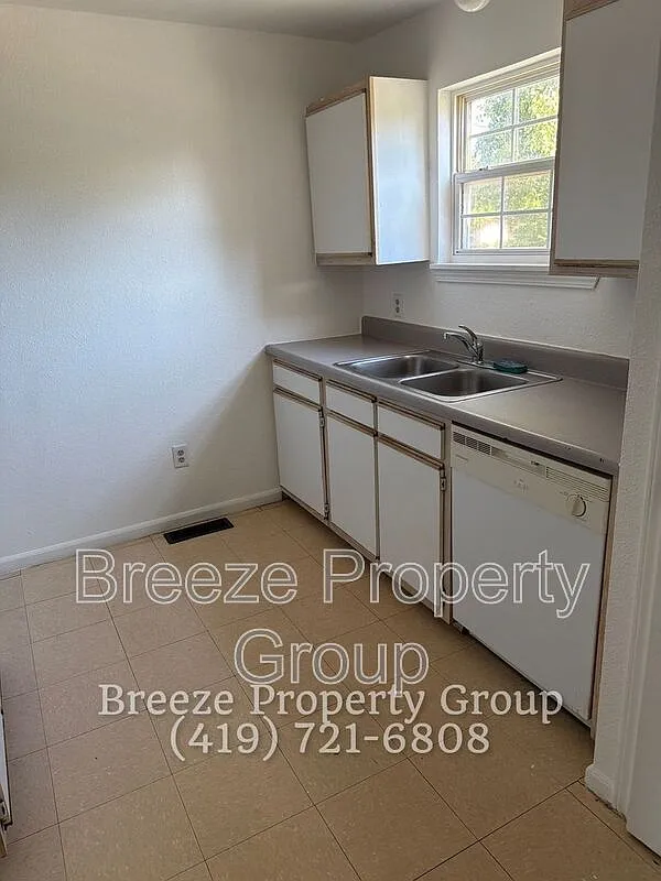 3 bed, 2.0 bath, 1079 sqft, $975 — Photo 4