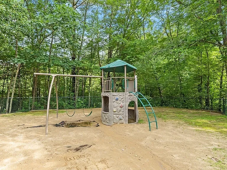 650 Brookside Dr #D — Photo 28