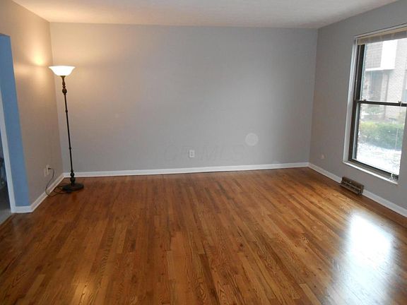 5th image of 1905 N Willoway Cres