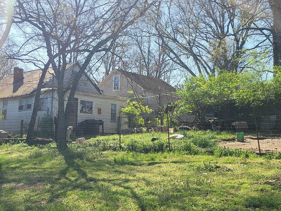 2nd image of 646 Thomas Ave