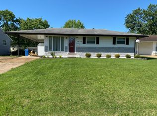 1685 Florissant Park Dr, Florissant, MO 63031