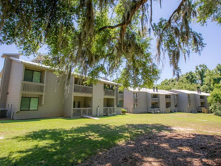 East Bay Apartment Homes — Photo 20