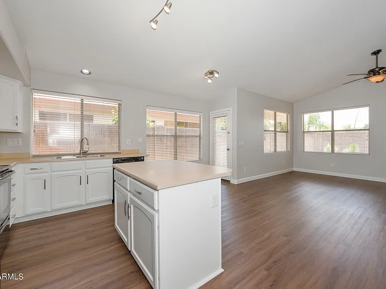 3827 E Monona Dr — Photo 9
