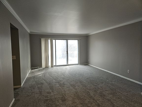 family room (connects to dining area)