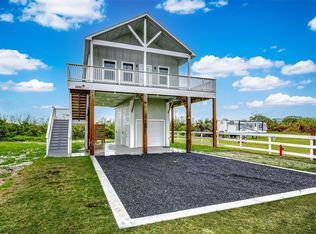 1040 Johnson Rd, Gilchrist, TX 77617