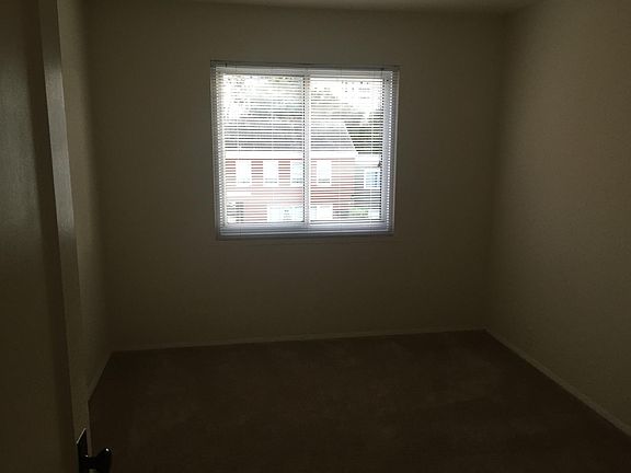 3rd image of 211 Serrano Dr
