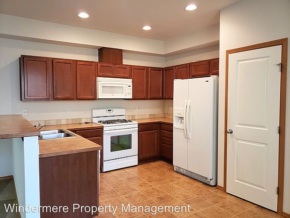 5th image of 190 NE Miramar Cir