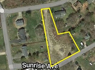 569 Greenhaven Rd, Pawcatuck, CT 06379