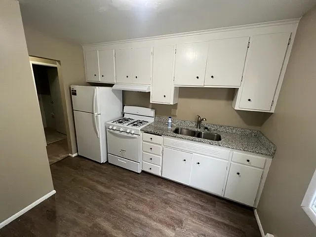 179 Charles Street Northeast - 8 — Photo 3