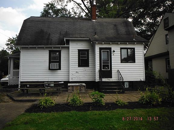 3rd image of 146 Meadowbrook Ave SE